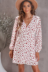 Robe à décolleté plongeant et boutons décoratifs imprimés